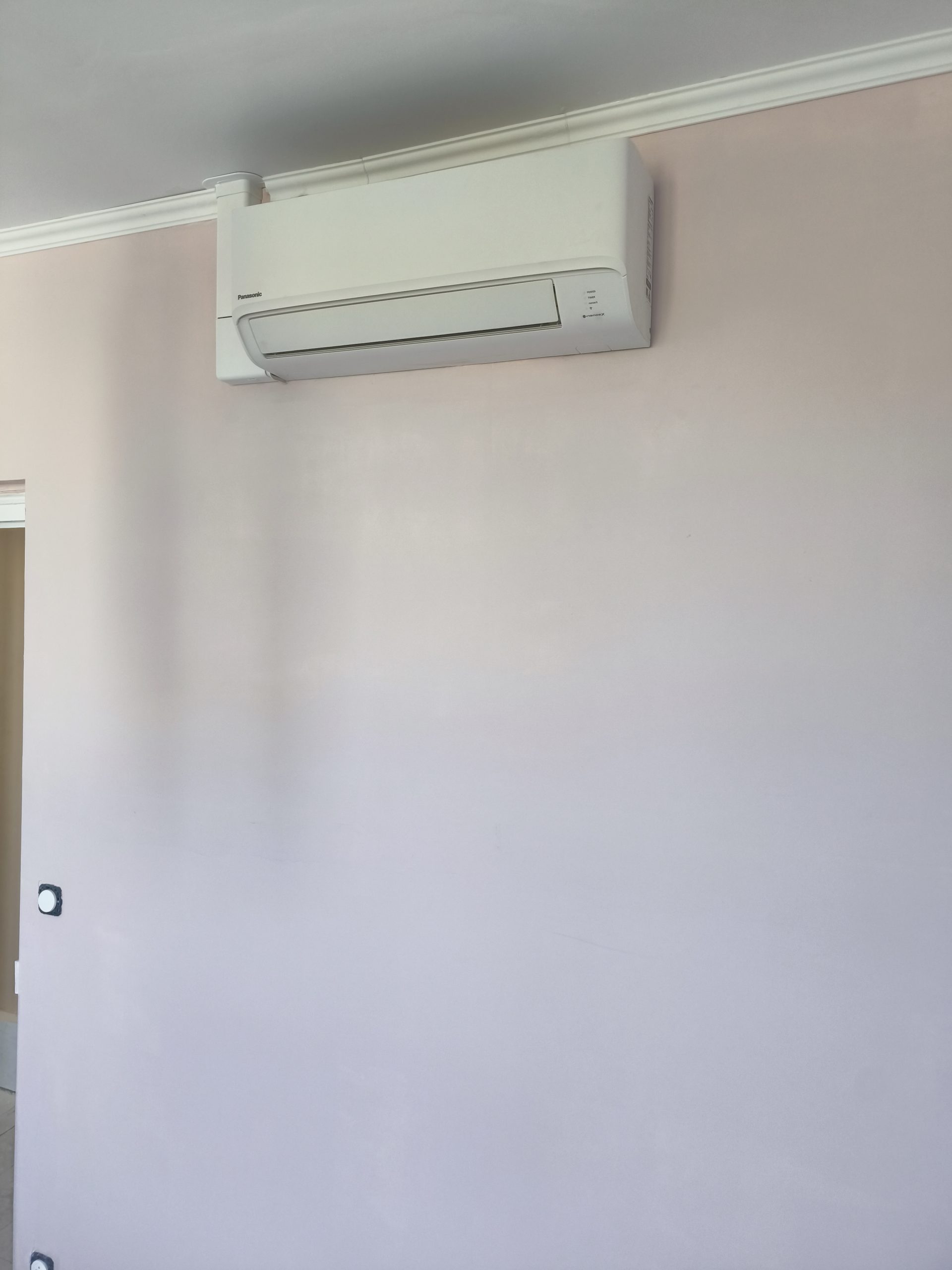 Unité intérieure de climatisation installée dans la maison à Cognac